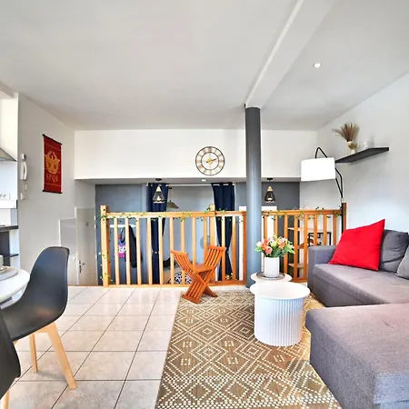 Apartment Triomphe - Vue Sublime, Confort Moderne, Charme Gallo-Romain, Coeur De Ville, Tv 4K, Fibre