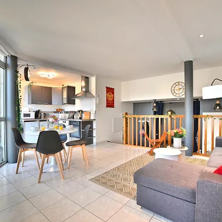 Apartment Triomphe - Vue Sublime, Confort Moderne, Charme Gallo-Romain, Coeur De Ville, Tv 4K, Fibre