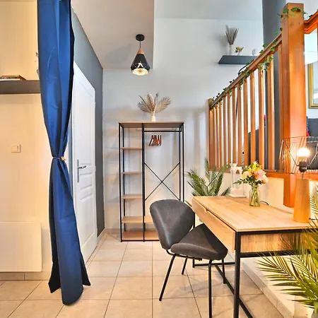 Apartment Triomphe - Vue Sublime, Confort Moderne, Charme Gallo-Romain, Coeur De Ville, Tv 4K, Fibre