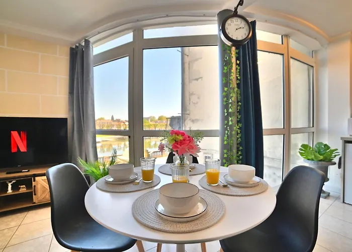 Triomphe - Vue Sublime, Confort Moderne, Charme Gallo-romain, Coeur De Ville, Tv 4k, Fibre Saintes