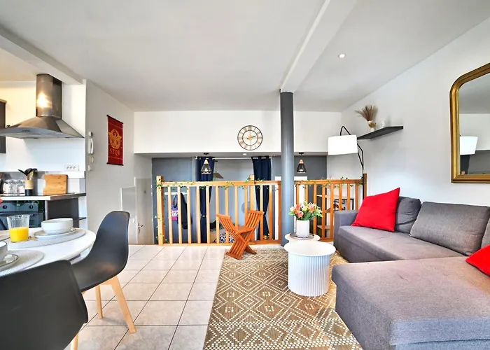 Apartment Triomphe - Vue Sublime, Confort Moderne, Charme Gallo-romain, Coeur De Ville, Tv 4k, Fibre